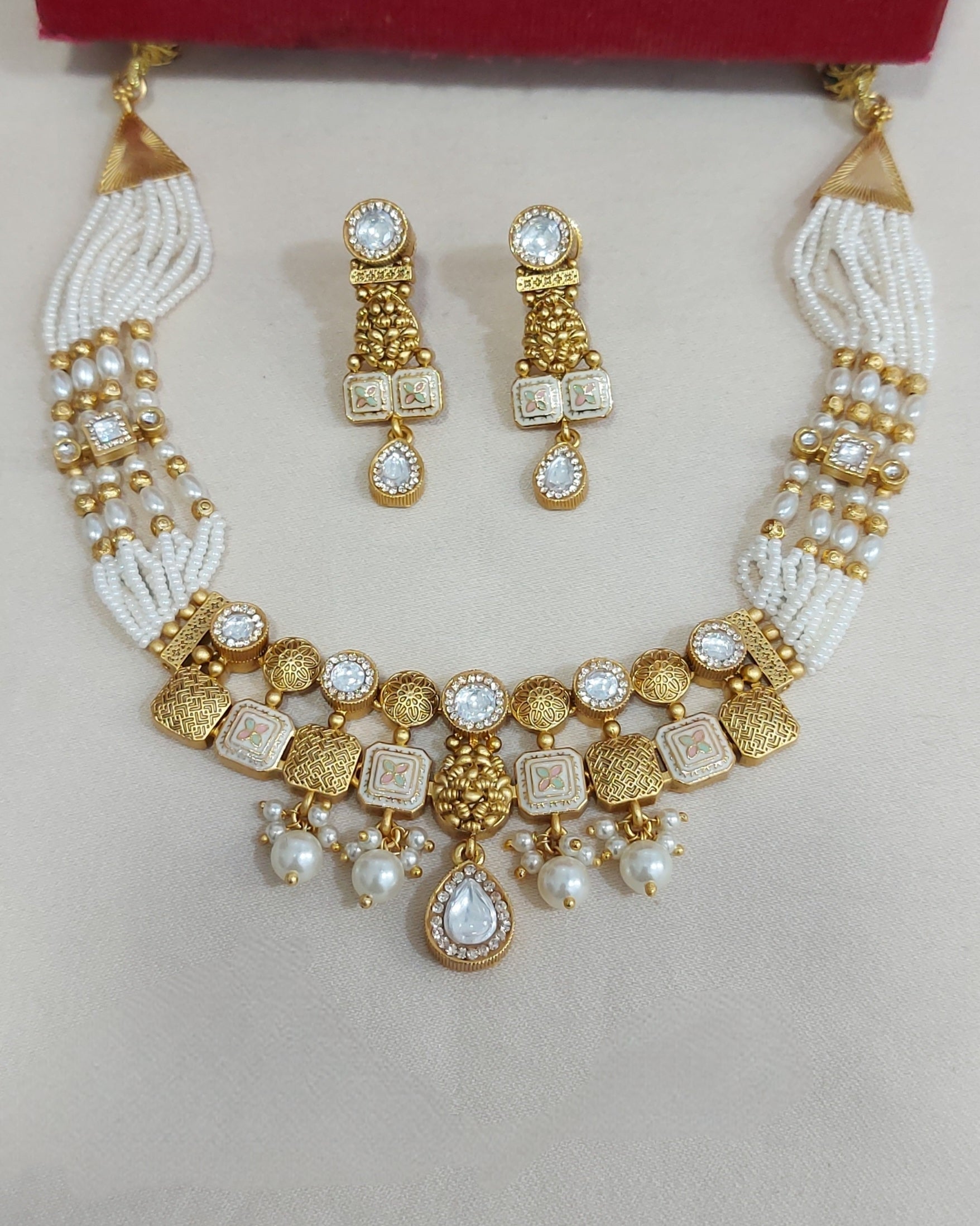Necklace 32