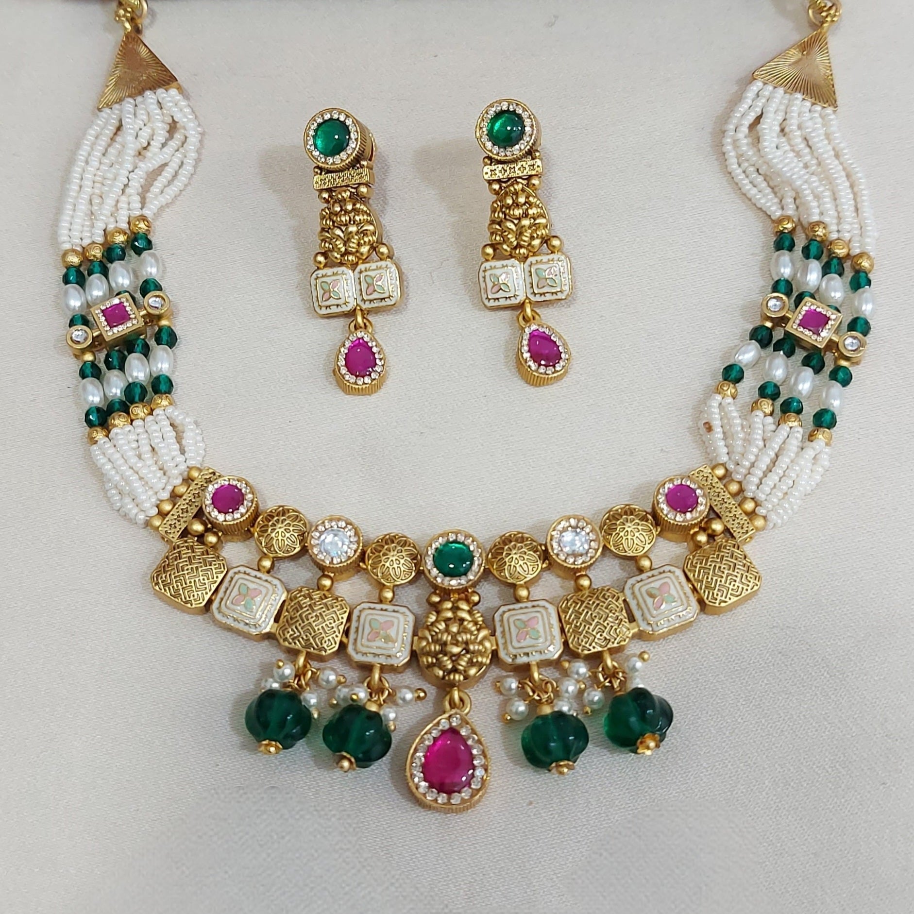 Necklace 32