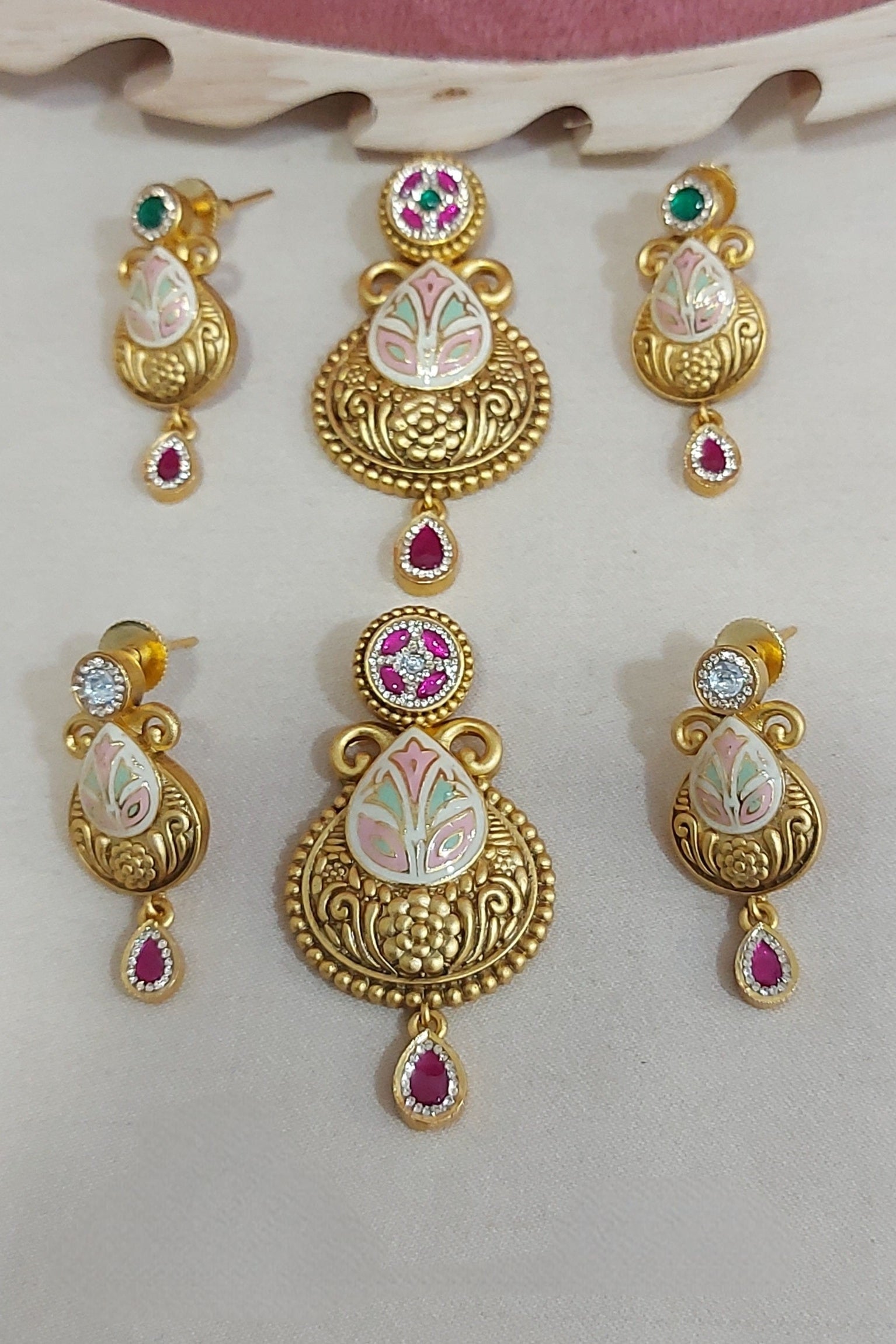 Pendent Set 14