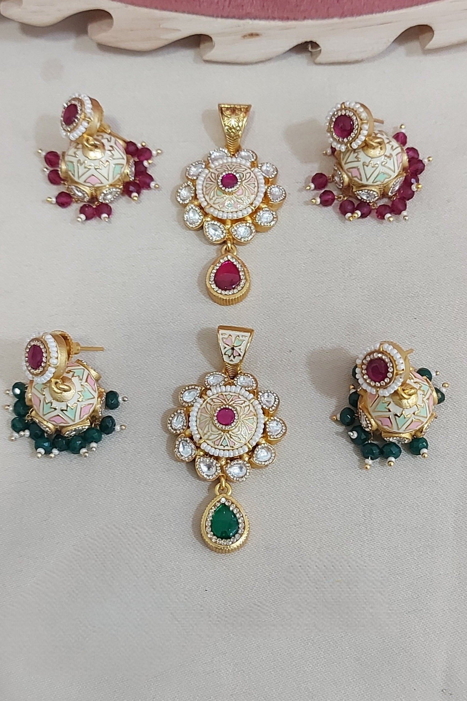 Pendent Set 15