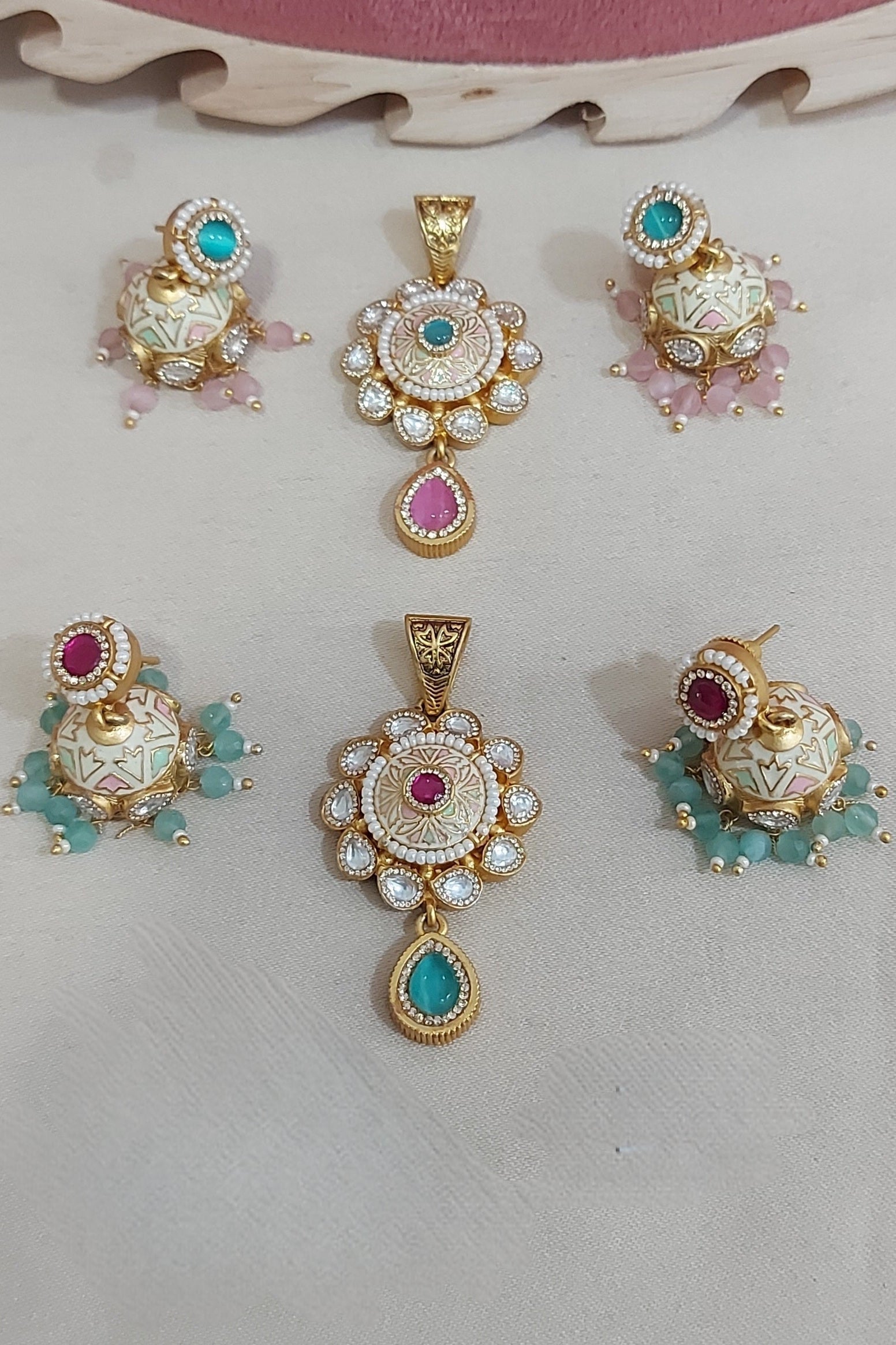 Pendent Set 15